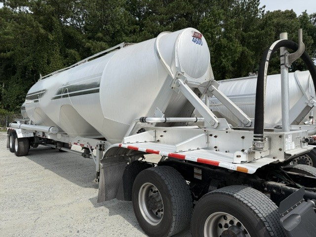 USED 2017 HEIL 1040 CU FT Dry Bulk TRAILER FOR SALE 133799