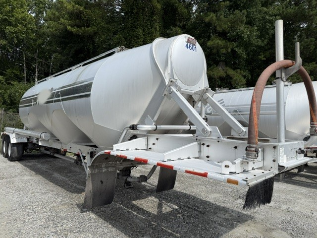USED 2017 HEIL 1040 CU FT Dry Bulk TRAILER FOR SALE 133800